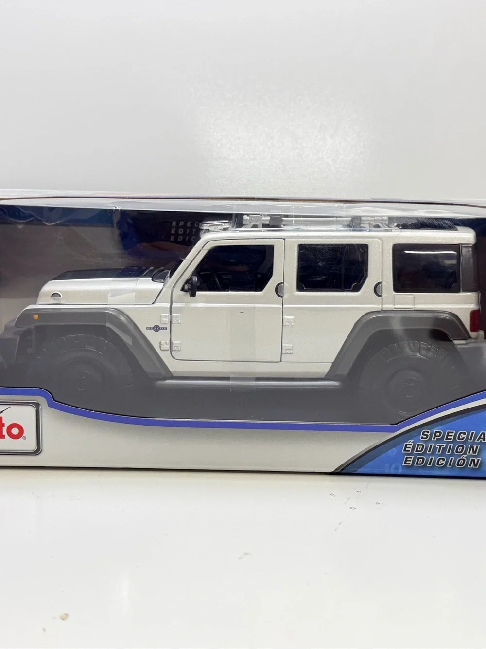 Maisto White Jeep Rescue Concept Die-Cast Toy Vehicle